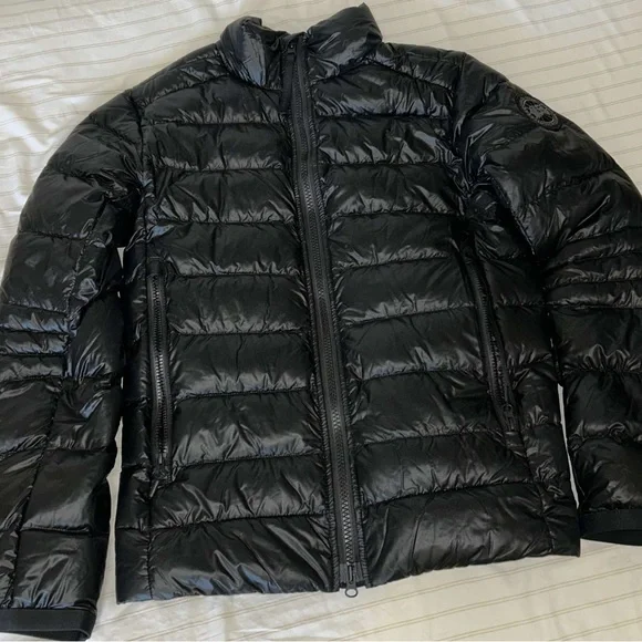 Canada goose, hooded crofton down puffer, size small in men.